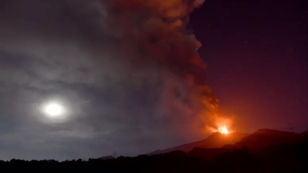 L’Etna partecipa al Ferragosto: intensificazione dell'attività stromboliana nel cratere Voragine