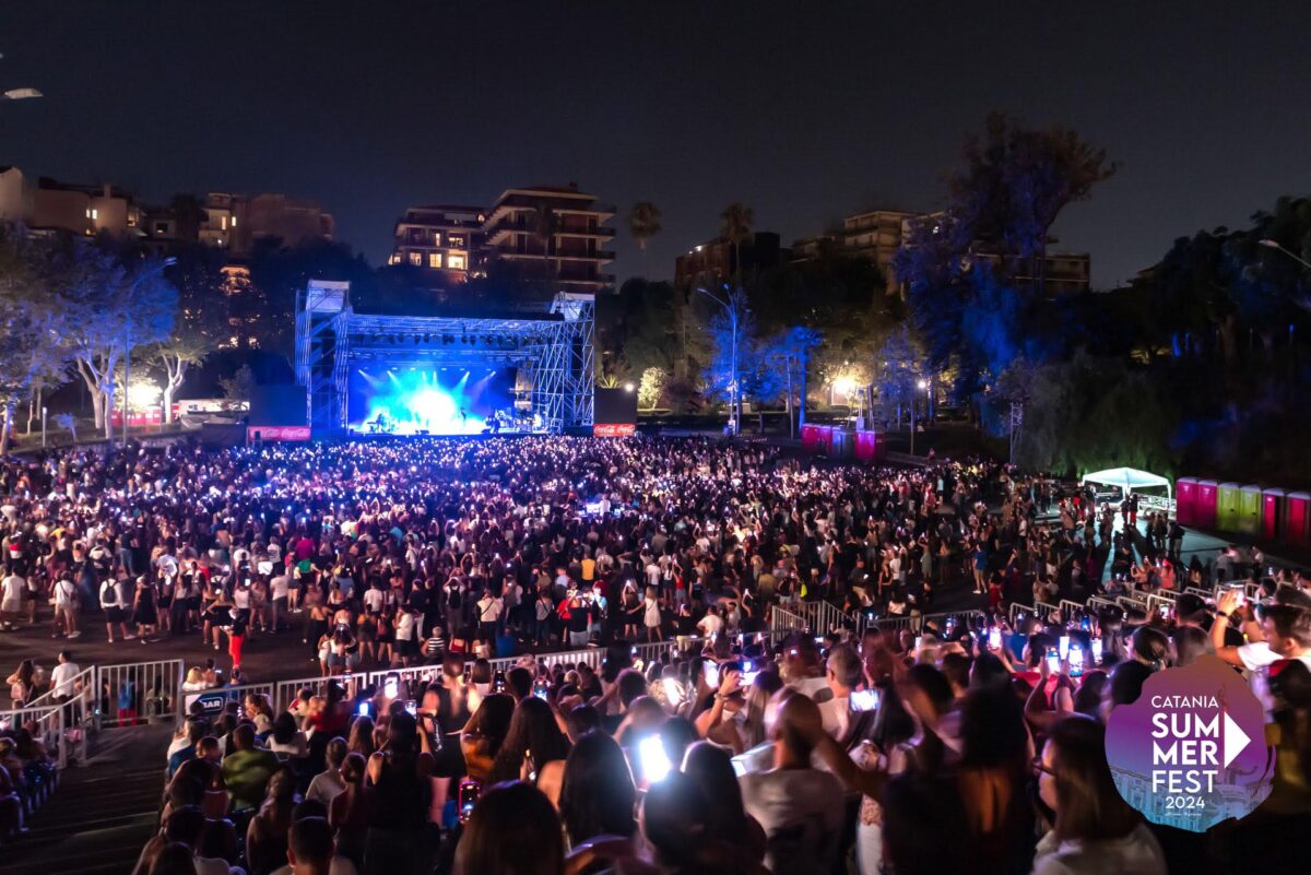 Irama conquisti 6 mila fan al Catania Summer Fest nella splendida villa Bellini!