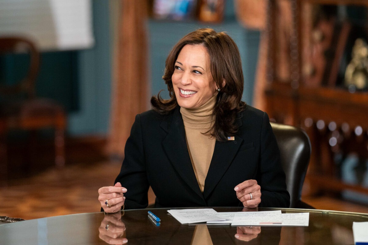 Kamala Harris conquista la vetta dei sondaggi, sorpassando Donald Trump in tre Stati decisivi!