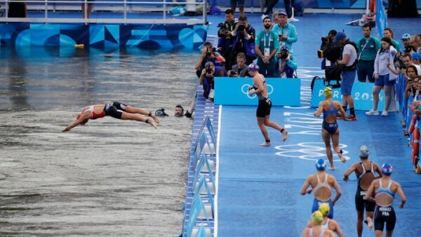 La Senna sarà balneabile? L'Italia del nuoto si prepara a tuffarsi di nuovo dopo 48 ore, ma le preoccupazioni regnano sovrane!