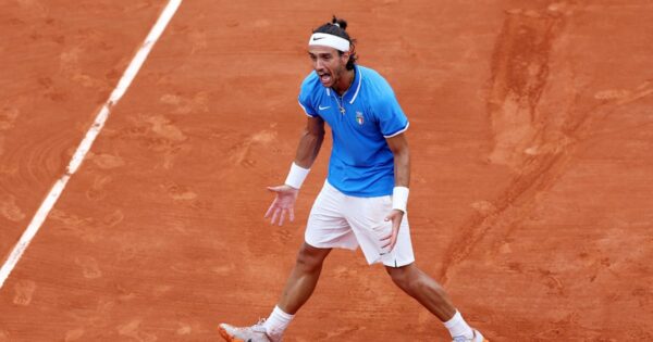 Lorenzo Musetti conquista la semifinale a Parigi 2024 superando Alexander Zverev e punta alle medaglie!