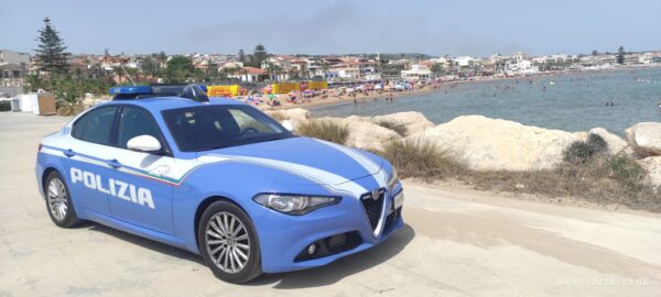 Marina di Ragusa: Un episodio scioccante in spiaggia porta a una denuncia da parte della Polizia di Stato!