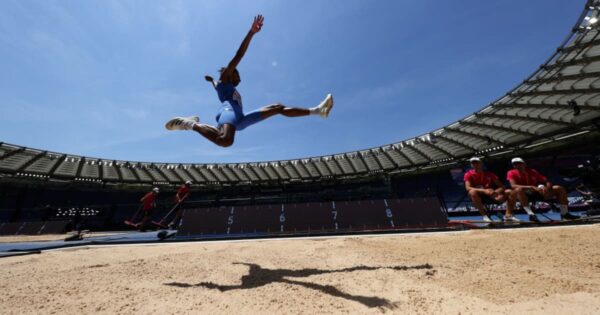 Mattia Furlani ha la chance di riscrivere la storia: nuovi record mondiali under 20 in vista per il talento del salto in lungo italiano!