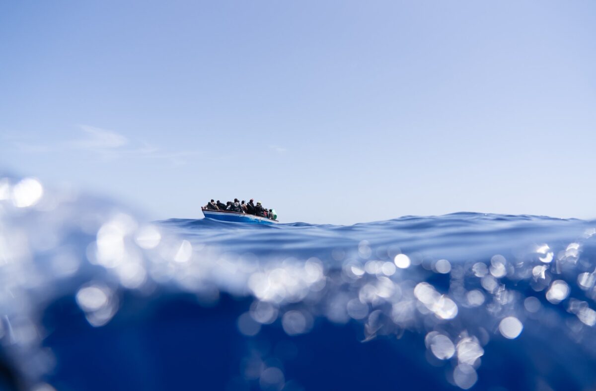 Nascita miracolosa su un barcone: una bimba venuta alla luce a Lampedusa sta bene - 
