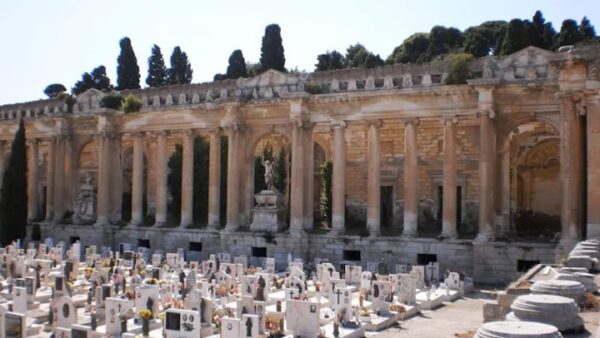 Normative indispensabili per l’installazione delle lapidi nei storici muri centenari del grande camposanto