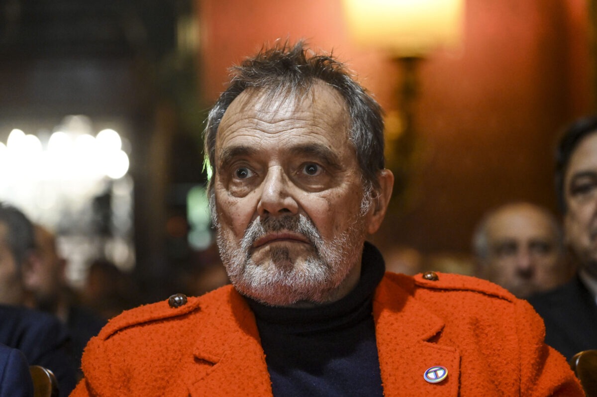 Oliviero Toscani affronta una malattia incurabile con coraggio: la sua riflessione sulla vita e la morte.