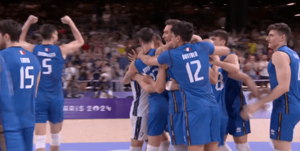 Parigi 2024: Italvolley in semifinale, il ct De Giorgi celebra una vittoria storica!