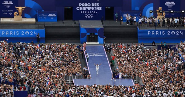 Parigi 2024: sorprendi con 7 proposte di matrimonio, delizia il palato con 4.000 dolci al giorno e scopri come la Torre Eiffel pesa 91 chili nelle medaglie… esploriamo insieme i numeri incredibili dei Giochi Olimpici!