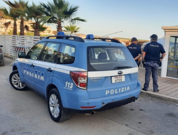 Polizia di Stato in azione: controlli amministrativi negli stabilimenti balneari!