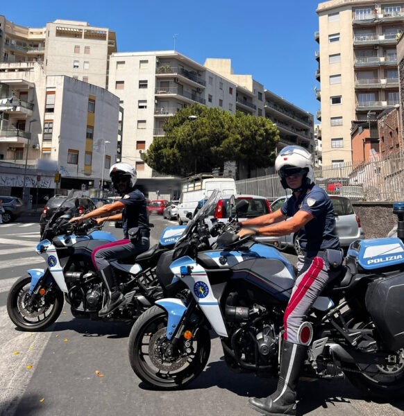 Prevenzione e Lotta alle Violazioni del Codice della Strada: Controllo Straordinario della Polizia Stradale sul Lungomare di Catania!