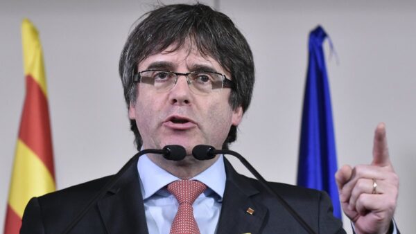 Puigdemont fa ritorno in Spagna: il suo arresto è inevitabile!