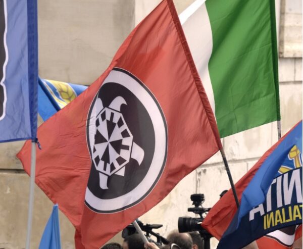 Quattro militanti di CasaPound agli arresti domiciliari per l'aggressione al giornalista Joly a Torino!