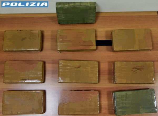 Ragusa: Due auto fermate con oltre 10 chili di cocaina, tre corrieri ucraini arrestati dalla Polizia di Stato!