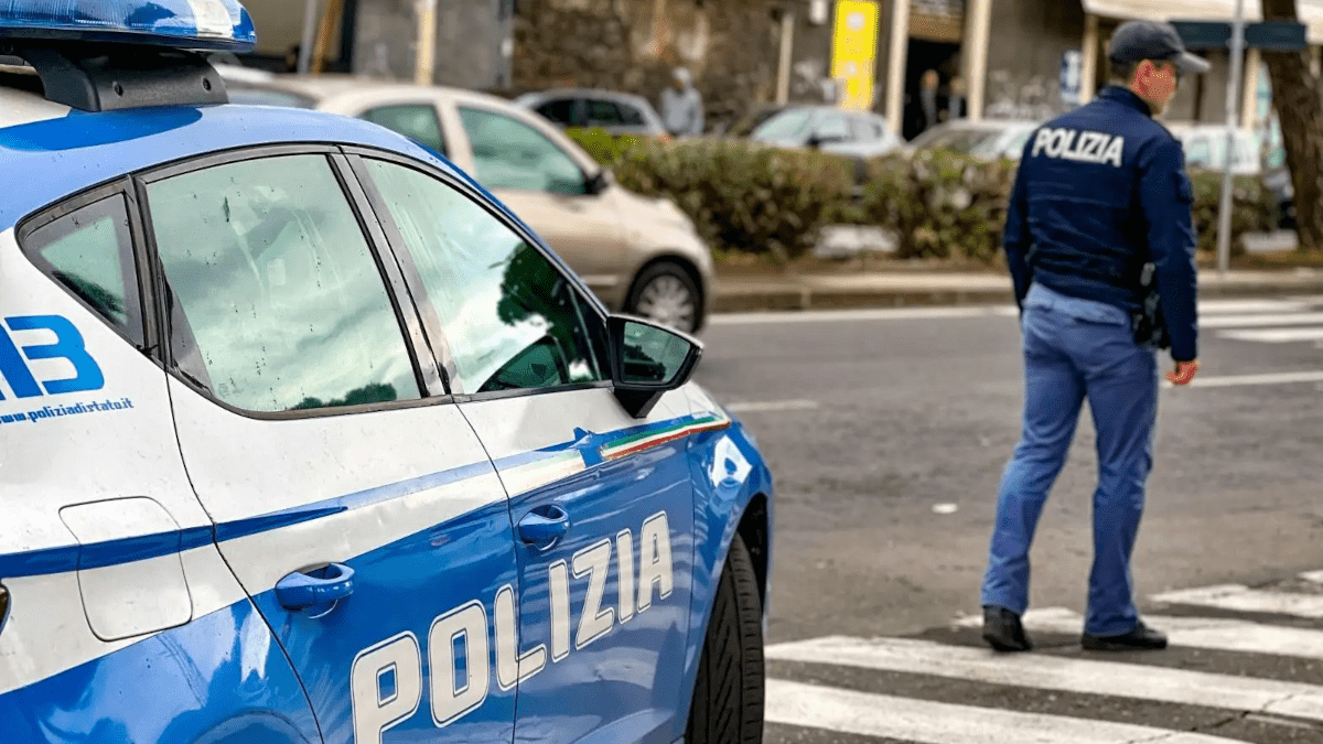 15enne fugge dalla Polizia: 30 persone ostacolano e aggrediscono agenti per favorire la fuga