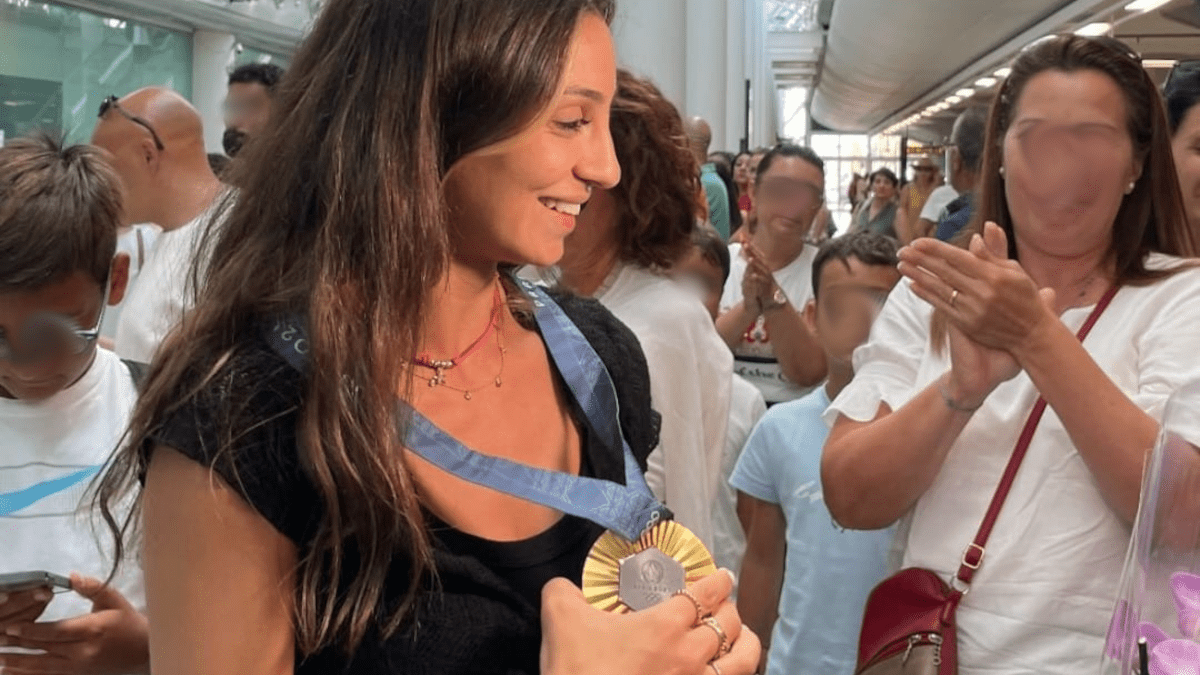 Il ritorno di Rossella Fiamingo all’aeroporto di Catania: bagno di folla per la campionessa olimpica