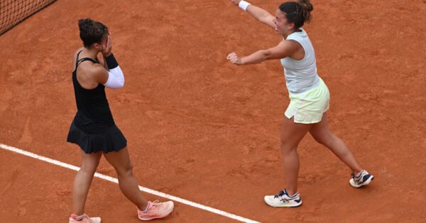 Sara Errani e Jasmine Paolini avanzano ai quarti di finale del doppio femminile a Parigi 2024: scopri il programma, gli orari e come seguire il match di tennis ai Giochi Olimpici!