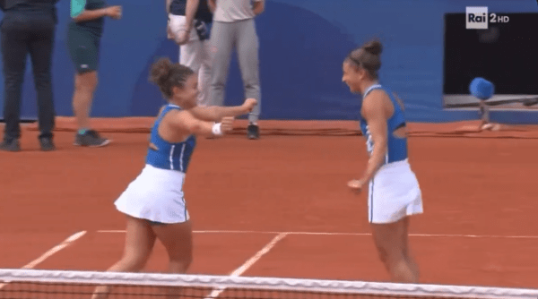 Scopri il trionfo di Sara Errani e Jasmine Paolini: una medaglia d'oro che entrerà nella storia del tennis!