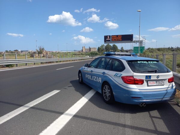 Scopri le Sanzioni della Polizia Stradale per Chi Circola sulla Corsi di Emergenza!