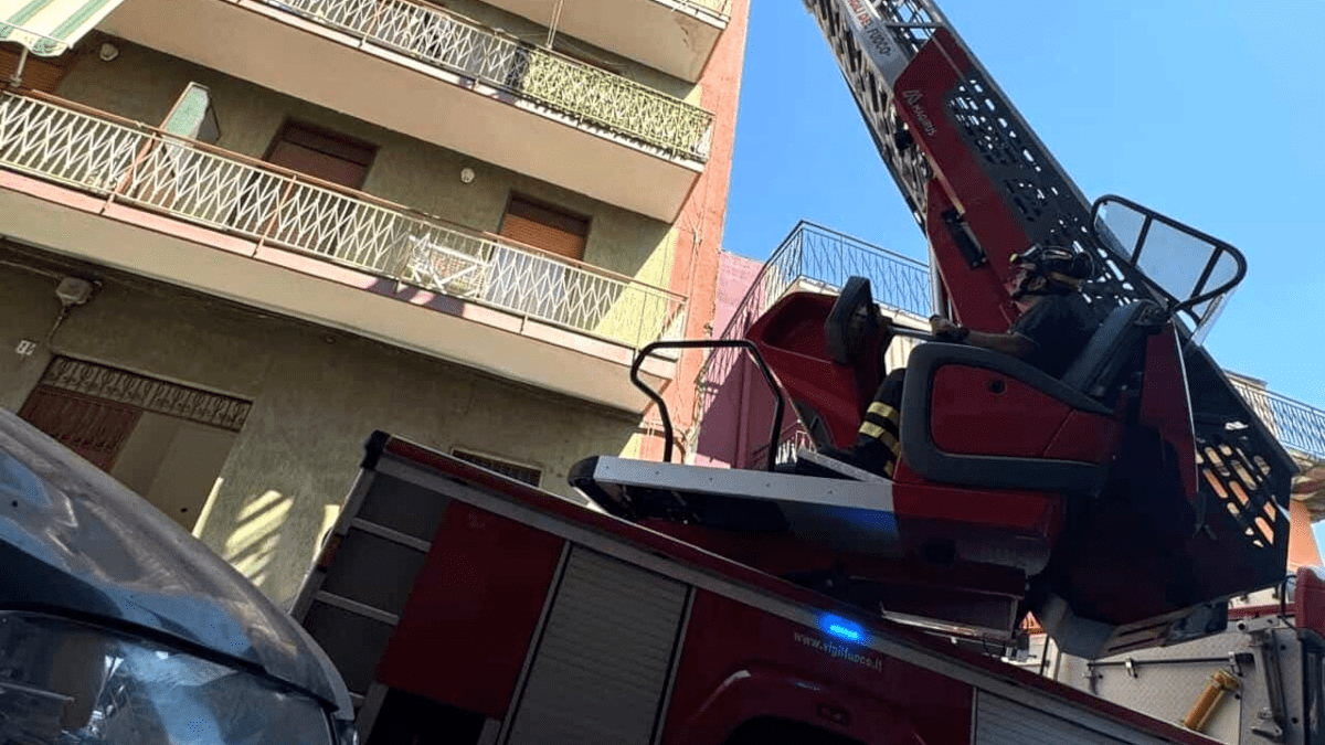 Soccorso a Catania: 118 chiede aiuto ai Vigili del Fuoco per donna obesa, calata dal balcone