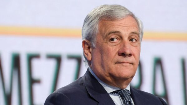 Tajani condanna il raid israeliano su una scuola di Gaza: un bombardamento imperdonabile