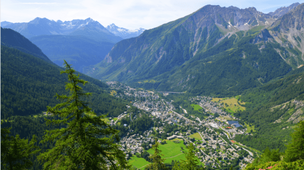 Tragedia a Courmayeur: un alpinista italiano perde la vita sulle Pyramides Calcaires