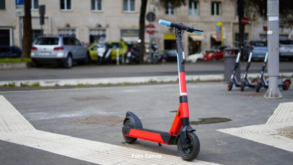 Tragedia a Pavia: una giovane di 18 anni perde la vita e un altro ragazzo di 17 anni finisce in ospedale dopo una festa in monopattino.