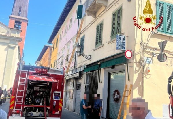 Tragedia a Pisa: una bimba di 4 anni perde la vita in un drammatico incendio che ha imprigionato la sua famiglia in casa.