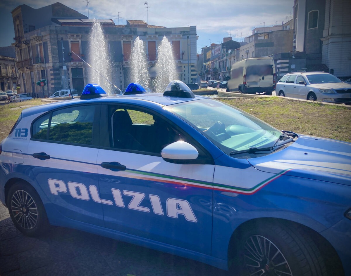 Uomo arrestato per maltrattamenti, lesioni e resistenza: fermato dalla Polizia di Stato dopo aver minacciato e aggredito la moglie!