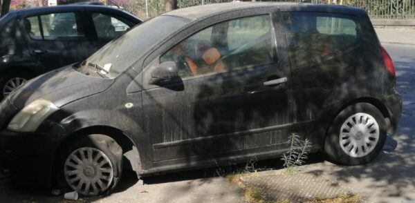 Auto abbandonate a Catania, Andrea Cardello: “Le strade come un cimitero di macchine, bisogna agire”