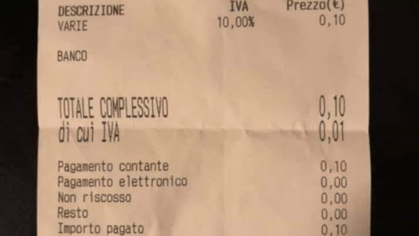 10 centesimi per un bicchiere d'acqua: il caso che fa discutere a Catania