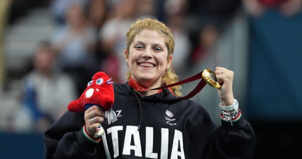 Giochi Paralimpici di Parigi 2024: Legnante conquista nuovamente il titolo nel getto del peso, mentre nel tennistavolo esplode la festa con gli ori di Parenzan e Rossi dopo 52 anni e il bronzo di Ragazzini!