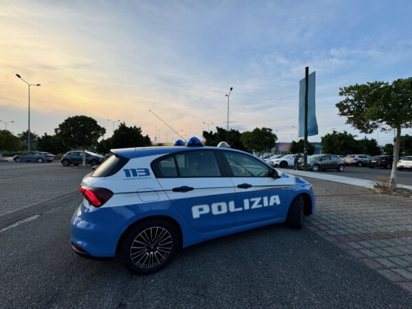 Giovane catanese beccato mentre ruba in negozio: la videosorveglianza smaschera il ladro!