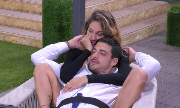 Lorenzo e Helena: Nascita di Una Coppia al Grande Fratello? Scopri le Novità di Stasera!