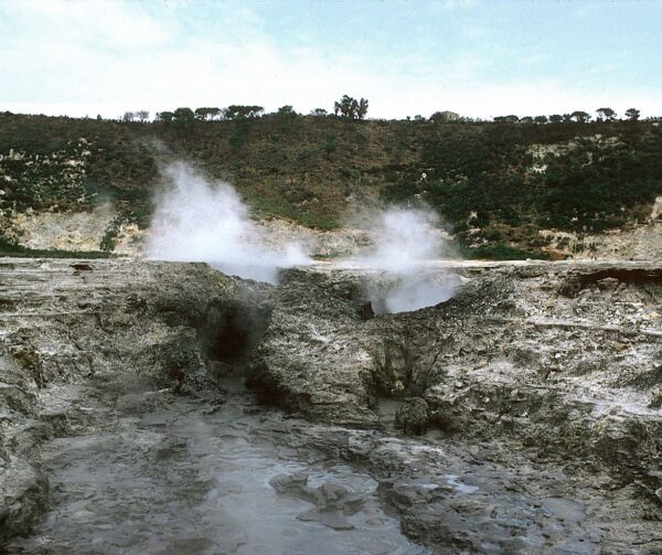 Magma in accumulo a breve profondità: cresce la paura di un'eruzione ai Campi Flegrei!