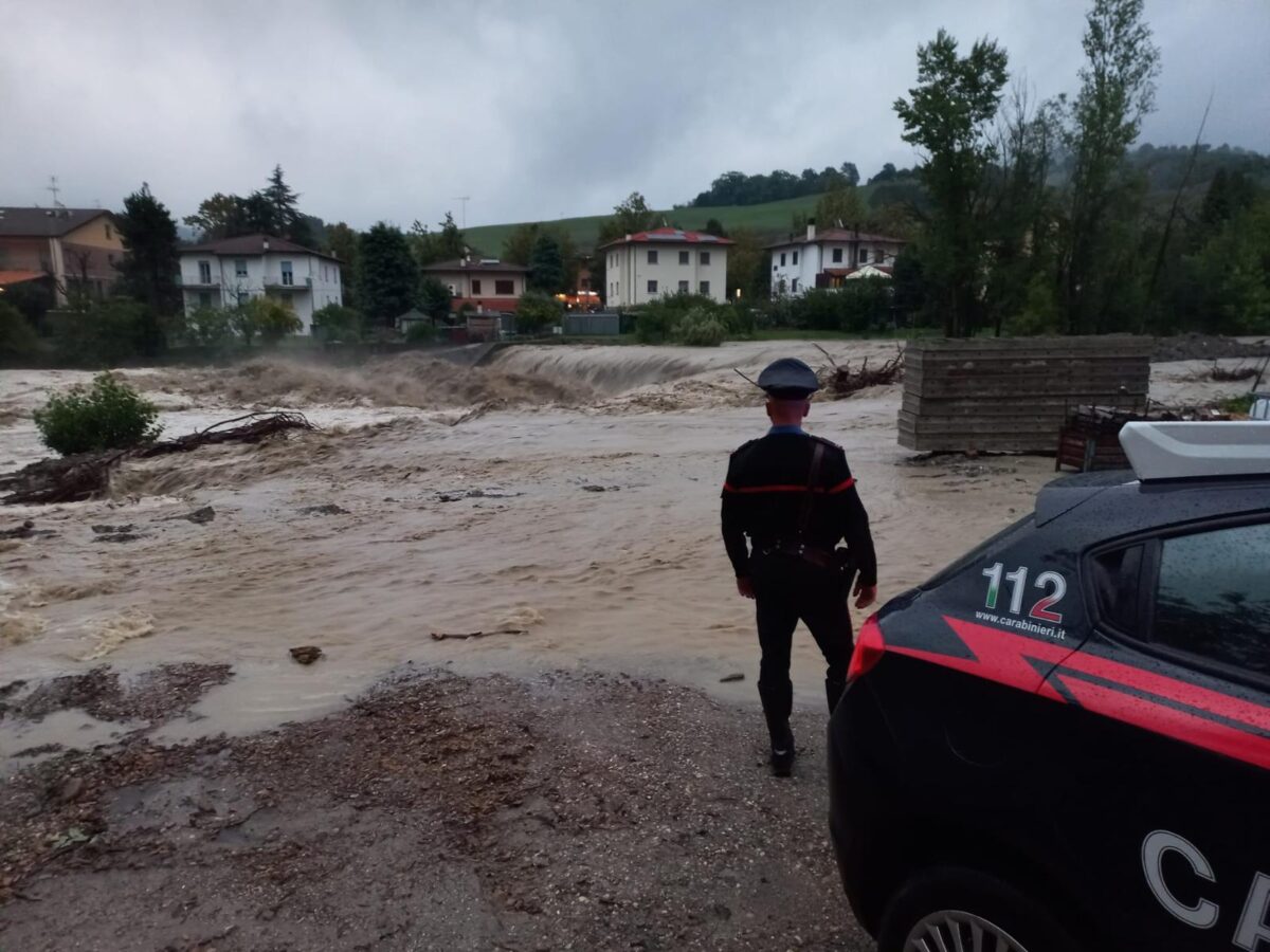 Maltempo a Bologna: il Savena in piena e evacuazioni in corso!