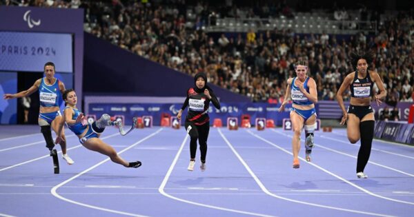 Martina Caironi conquista l'oro nei cento metri ai Giochi Paralimpici di Parigi 2024, ma le cadute di Sabatini e Contrafatto impediscono un podio tutto italiano.