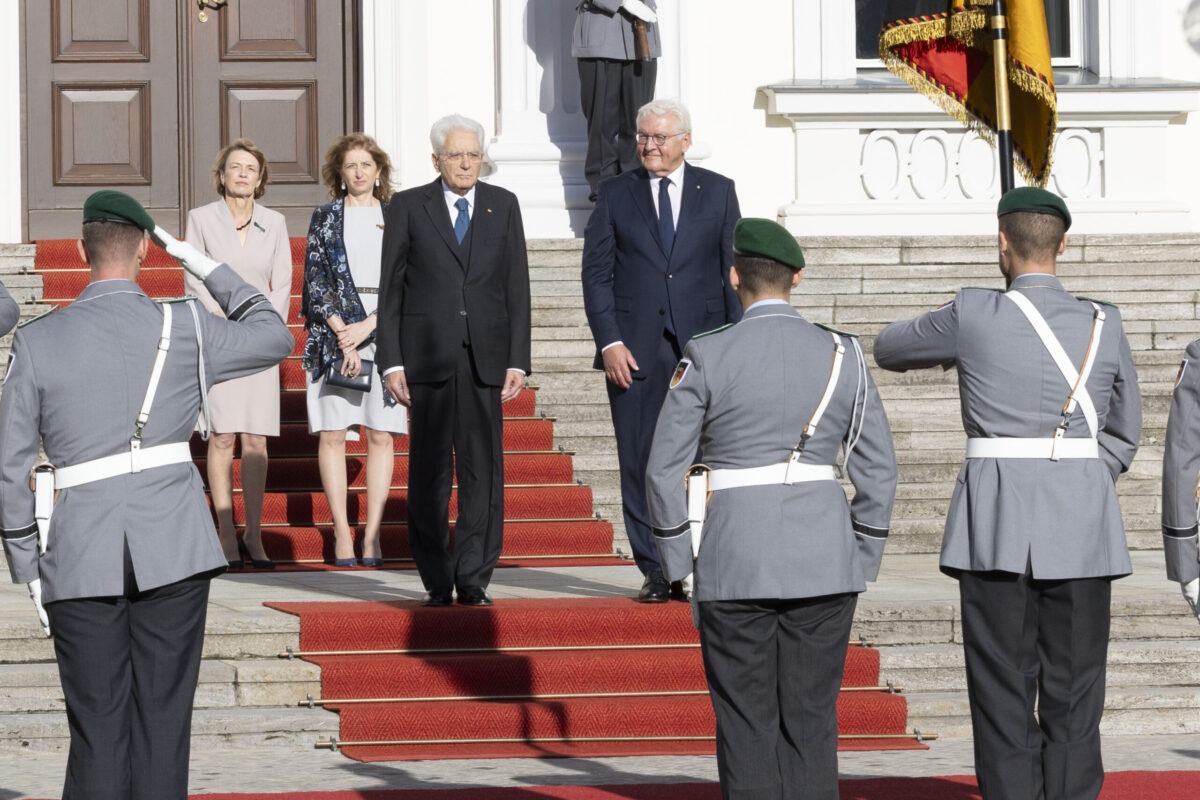 Mattarella in Germania: Sostegno a Kiev e L'importanza della Dignità nella Pace