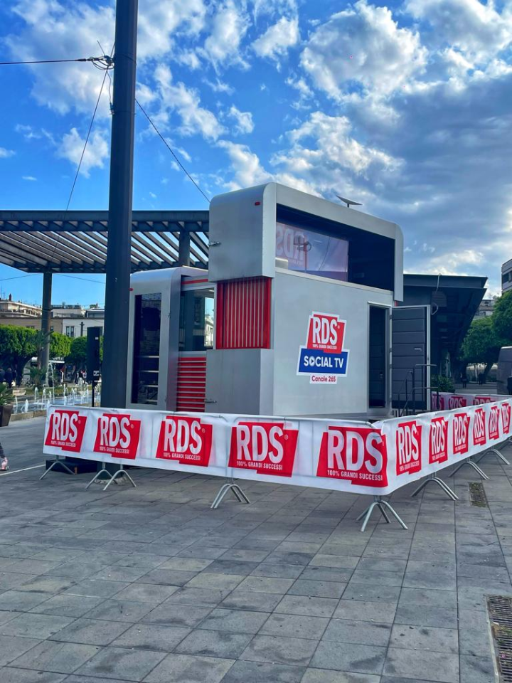 Messina si Fa Voce nel Mondo: Annuncio della Temporary Radio RDS a Piazza Cairoli!