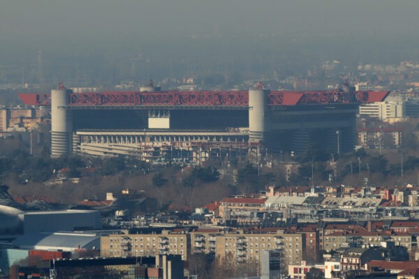 Milano perde la finale di Champions 2027: le polemiche infuriano nel Comune