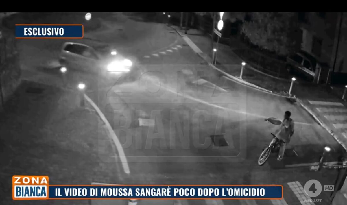 Moussa Sangare in bicicletta dopo l'omicidio di Sharon Verzeni: il video che scuote!