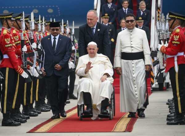 Papa Francesco intraprende un’avventura imperdibile: inizia il lungo viaggio apostolico di Bergoglio!