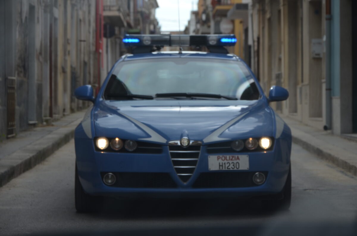 Ragusa in sicurezza: la polizia intensifica i controlli nel centro storico e in periferia. Due giovani denunciati per rapina!