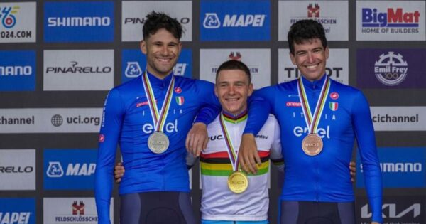 Remco Evenepoel: un trionfo storico ai Mondiali di Zurigo, il campione belga conquista il titolo mondiale e olimpico nello stesso anno!