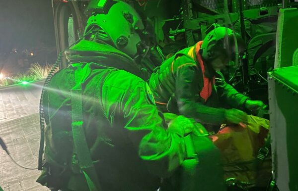 Spettacolare Soccorso dell'Aeronautica Militare: Uomo in Pericolo Prelevato da Nave Crociera a Largo di Sicilia