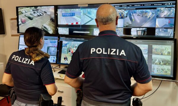 Un 50enne denunciato dalla Polizia di Stato per aver sottratto parti di un'auto in sosta all'aeroporto!