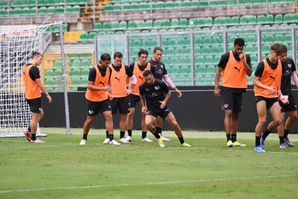 Verso Napoli: Il Palermo si prepara con determinazione al confronto decisivo!