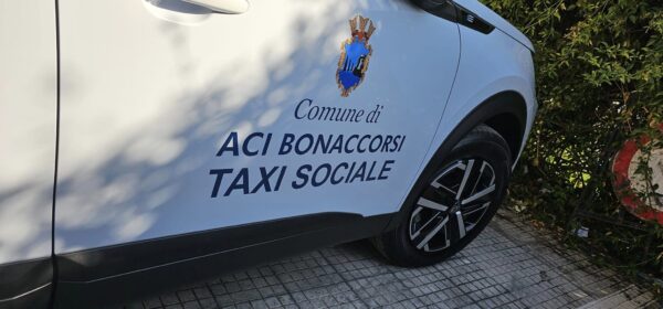 Taxi sociale elettrico, l'innovativa iniziativa del Comune di Aci Bonaccorsi