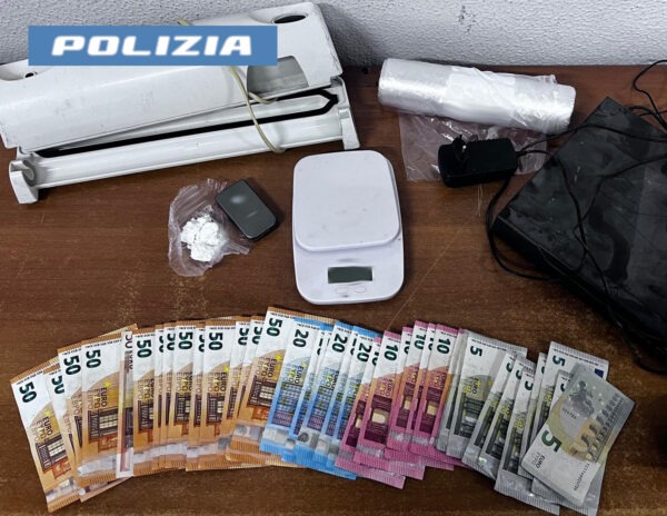 Arrestato spacciatore a Catania: scoperte tecniche sofisticate nel suo garage segreto!