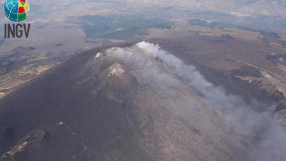 L’Etna torna a farsi sentire: attività esplosiva ma senza cenere lavica