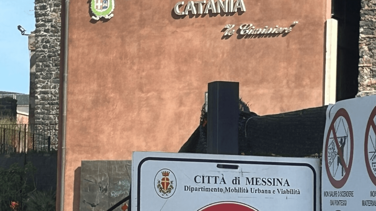 Bizzarro divieto di sosta a Catania: Le Ciminiere trasferite a Messina? [FOTO]